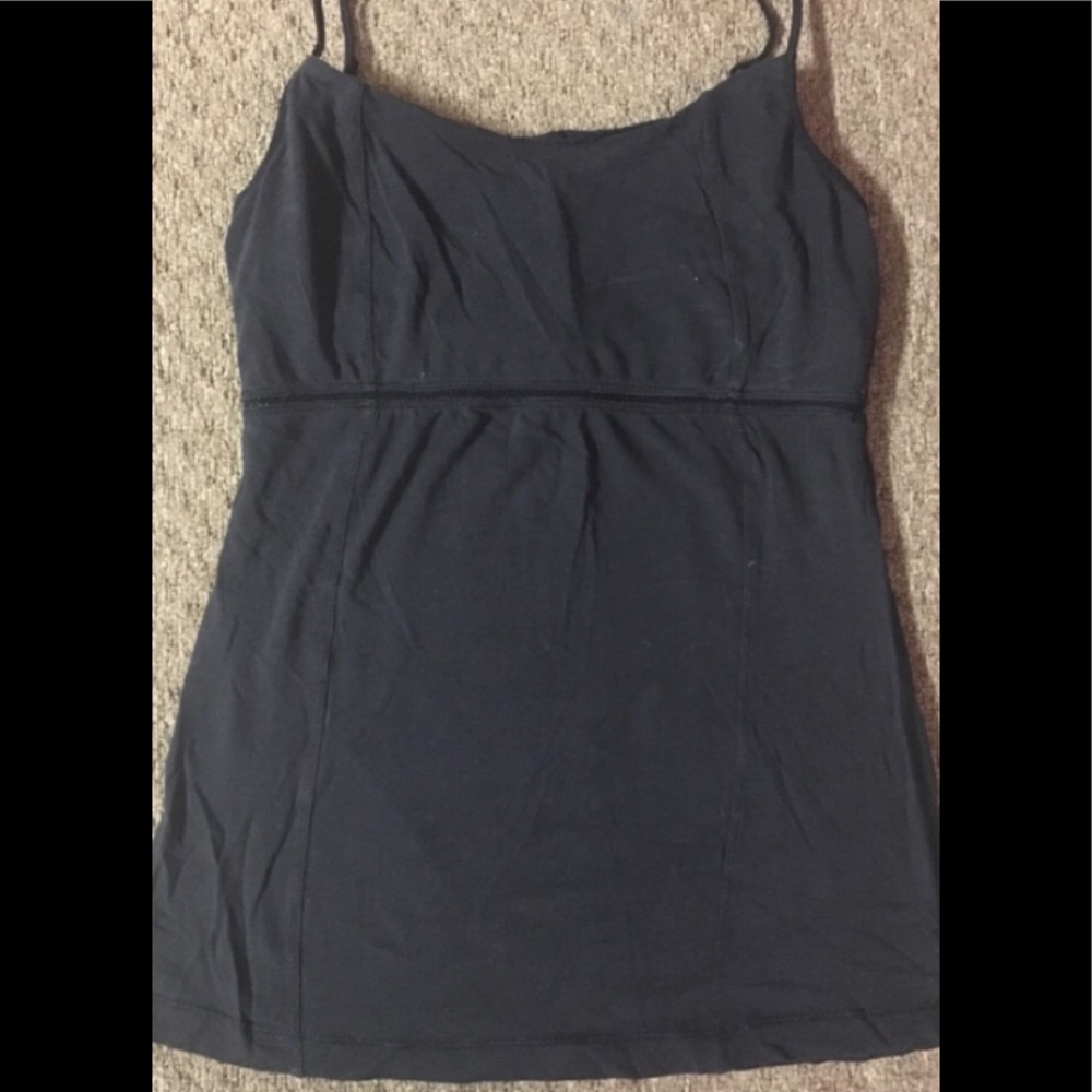 Lululemon - black tank
